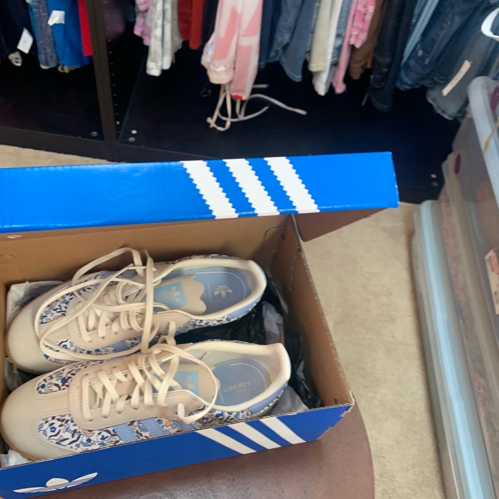 Samba X adidas liberty. Womens7; big kid 6 blue and White Floral Sneakers - Picture 3 of 11